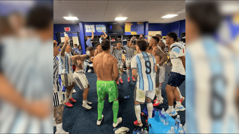 El video del festejo de la Selección en el vestuario tras clasificar a cuartos del Mundial 2026.