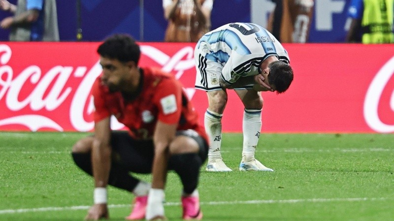 El desahogo de Messi al final de un partido que lo tuvo angustiado durante buena parte del mismo (EFE).