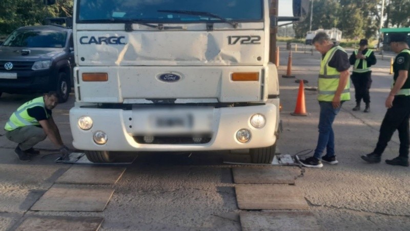 Se desarrolla desde enero el Programa Santa Fe Pesa, con el que despliegan operativos sistemáticos en rutas provinciales y nacionales para proteger la infraestructura vial.