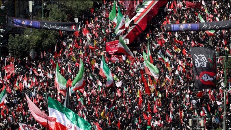 Miles de iraníes se congregaron en las calles de Mashhad pese al calor sofocante.&nbsp;