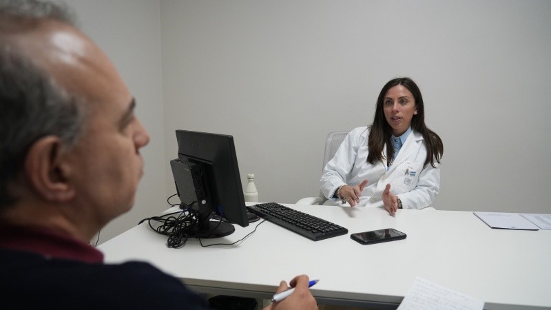 Furci recibió a a Rosario3 en su consultorio del sanatorio Parque. (Foto: Alan Monzón / Rosario3)