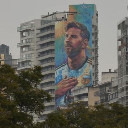 El mural se extendió hasta los 75 metros de altura.