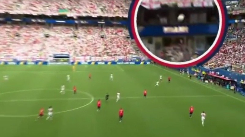 La pelota habría tocado el cable de la cámara aérea.