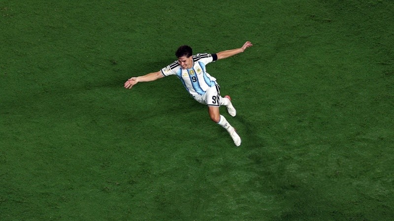 Julián festejando su golazo.