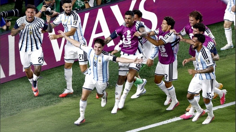 Julián metió el gol del alivio argentino (EFE).