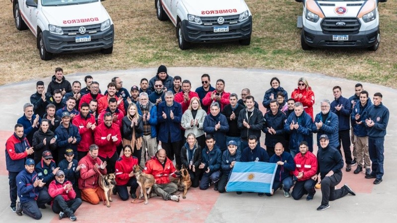 Los 40 rescatistas y los perros de búsqueda que integran USAR regresaron este domingo (Prensa Gobernación)
