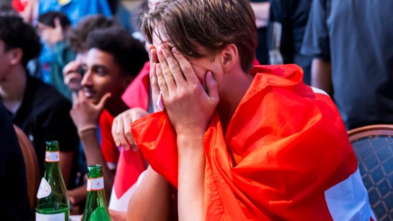 El lamento de un fan suizo en la derrota de su selección (FEF).