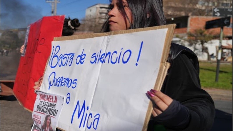 Allegados de Micaela exigen conocer el paradero de la mujer desaparecida el 24 de junio.