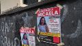 Los carteles pegados con la imagen de la muchacha desaparecida.