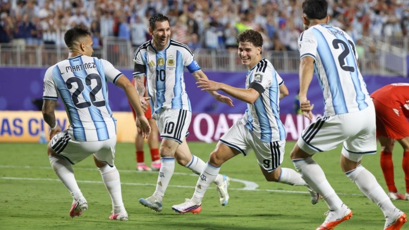 Un golazo de Julián Álvarez depositó a la Argentina en semifinales.