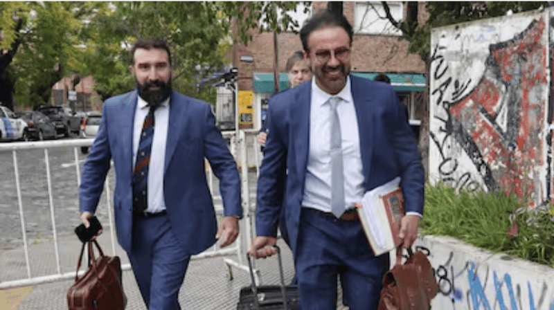 Francisco Oneto y Leopoldo Luque, uno de los principales acusados en el juicio por la muerte de Diego Maradona.&nbsp;
