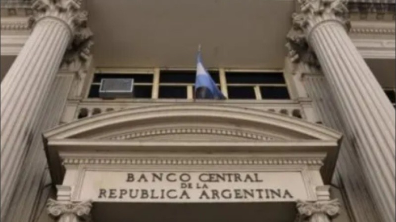 La autoridad monetaria encadenó 126 ruedas consecutivas con saldo positivo.