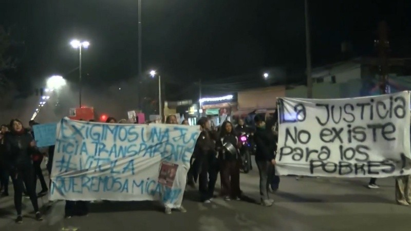 Familiares de Micaela Albornoz volvieron a manifestarse reclamando avances en la investigación para dar con su paradero.