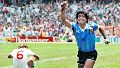 Diego Maradona con la histórica camiseta de Argentina durante el Mundial de México 1986, un símbolo que vuelve a cobrar protagonismo en la previa de la semifinal frente a Inglaterra.