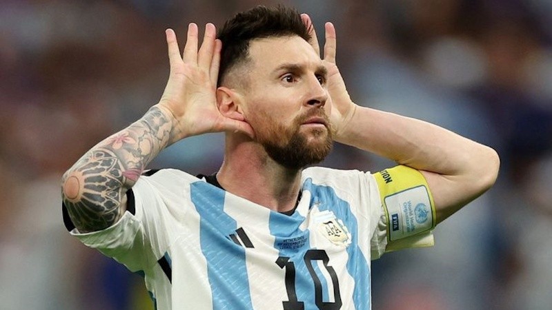 La Pulga venía de errar ante Polonia y ahora recuperó su confianza. Tocó suave a la izquierda del arquero y  ponía el segundo argentino. El gol de Messi a Holanda fue su cuarto tanto en Qatar 2022, su segundo desde el punto del penal. El primero de ellos había sido ante Arabia Saudita en el debut con derrota.