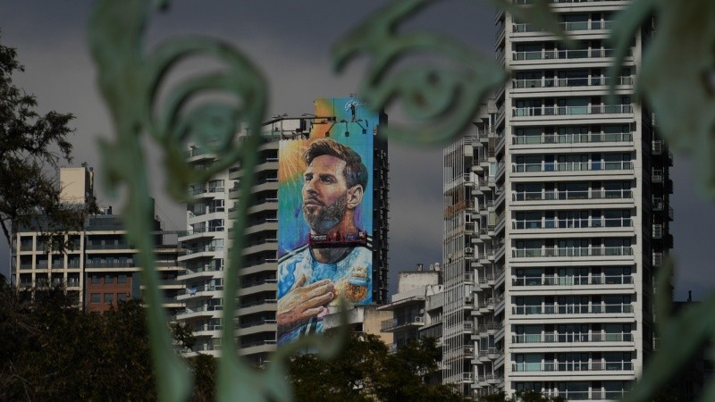 &nbsp;El mural de Leo Messi es una de las tantas atracciones que se pueden ver en la zona del Monumento a la Bandera. Foto: Alan Monzón/Rosario3