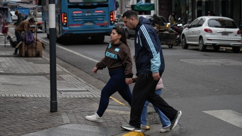 La calle se vistió de celeste y blanco este martes.