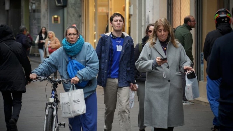 Entre salidas anticipadas del trabajo, home office, turnos cancelados y negocios cerrados desde las 16, así se mueve Rosario.
