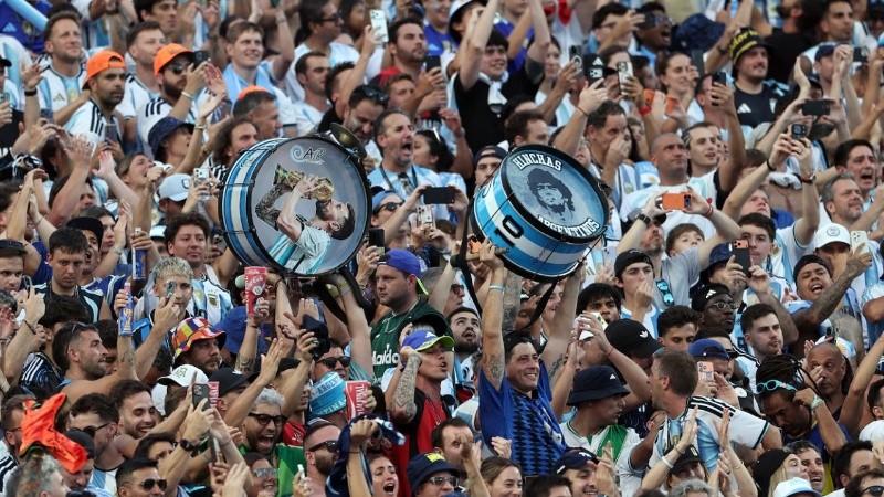 La reacción de los hinchas argentinos cuando sonó el himno de Inglaterra en la previa del partido.