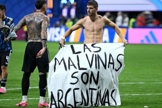 El rosarino sacó una bandera en pleno festejo.