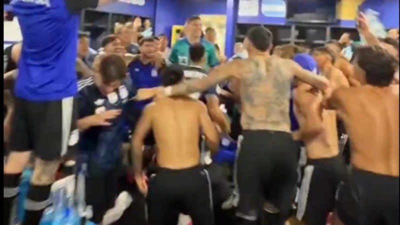 La fiesta en los vestuarios de la selección (captura video).