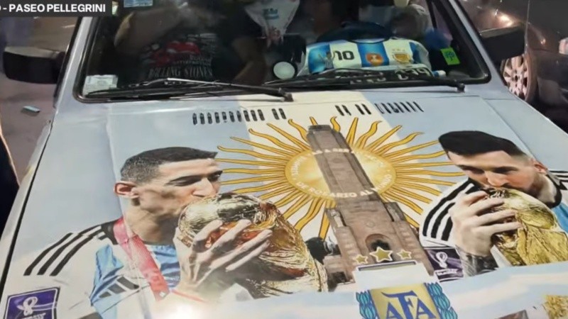 El auto que llamó la atención en los festejos rosarinos.