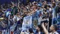 En las tribunas, la paridad era absoluta: un 50 y 50 literal que tiñó el estadio de un duelo ensordecedor de canciones, banderas y gargantas apretadas.