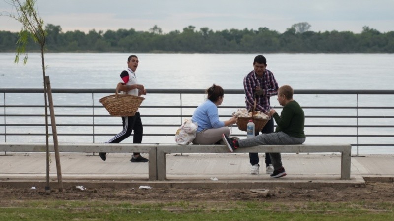 Una tarde para parque y mate en Rosario (Alan Monzón/Rosario3)