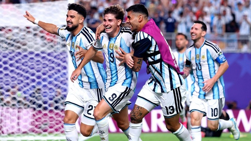 La Selección usará la equipación titular.