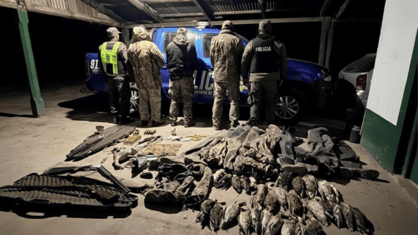 Los detenidos y parte de los secuestrado. (Gobierno de Santa Fe)