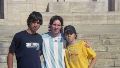 Se escaparon de la escuela y se tomaron una foto con Messi que permaneció dos décadas guardada.