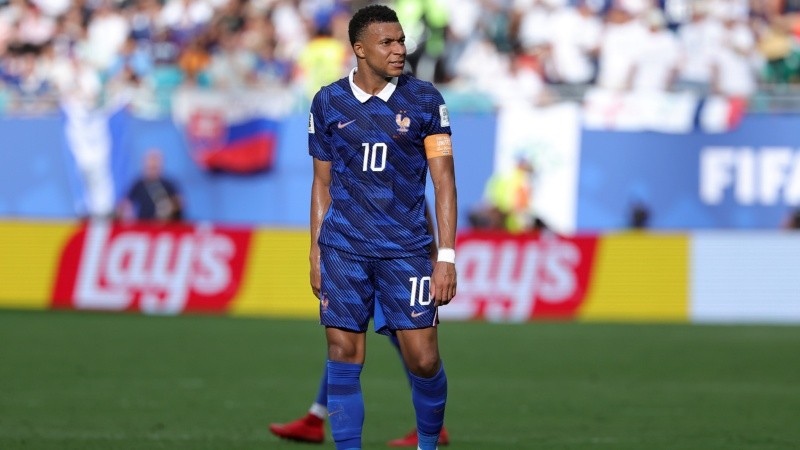 Kylian Mbappe marcó dos goles en la derrota de Francia ante Inglaterra. (EFE)