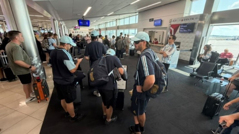 Argentinos varados en los traslados a la sede de la final del Mundial.
