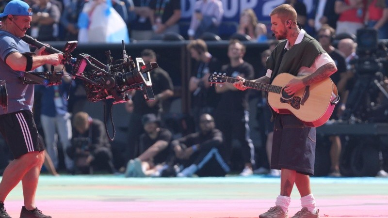 Justin Bieber en el show de medio tiempo de la final.