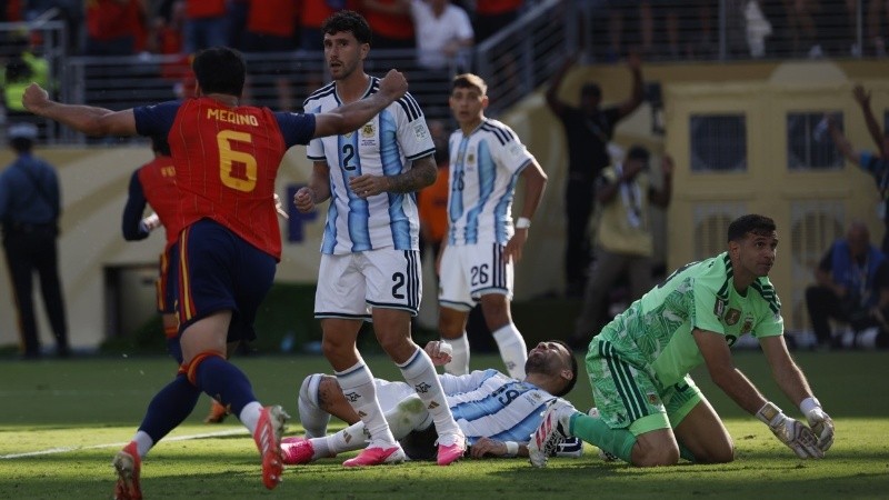 España celebra el gol que buscó por más de 100 minutos (EFE).