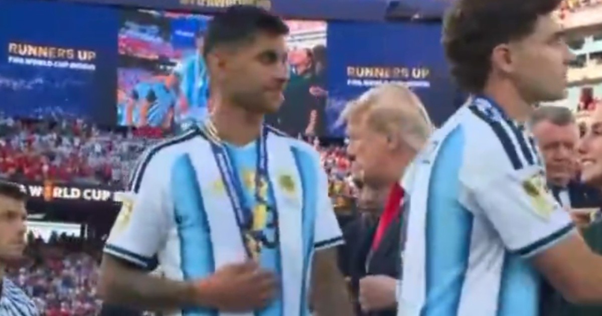 Cristian "Cuti" Romero no saludó a Donald Trump en la premiación y se generó polémica en redes sociales