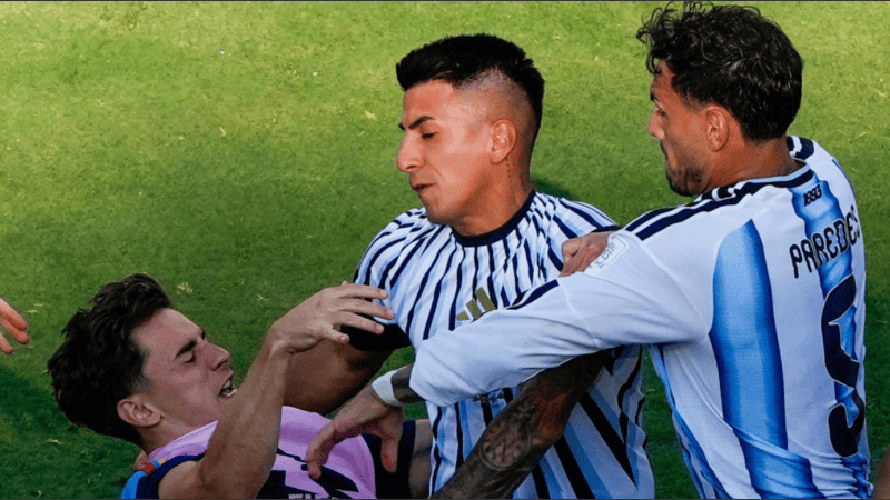 La pelea tras el pitido final.