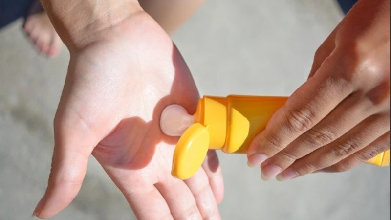 Anmat prohibió la venta de protectores solares, una toxina botulínica y productos de limpieza.