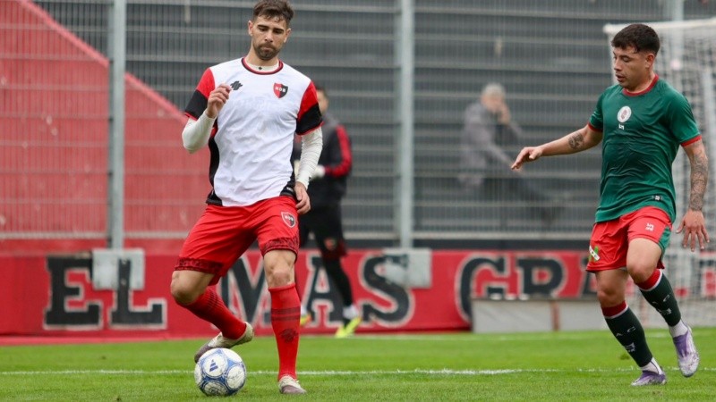 Lautaro Ginaetti, el zaguero central formado en Vélez que se sumó al plantel de Newell's.