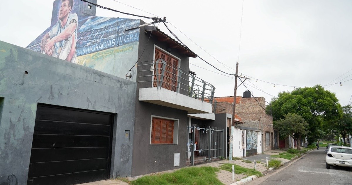 Un día después de la final del Mundial, la casa natal de Messi en zona sur se llenó de mensajes de agradecimiento