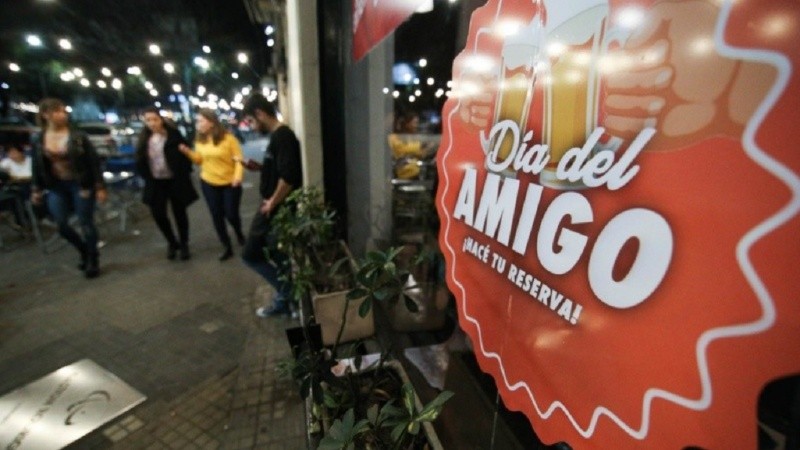 Rosario festejó el Día del Amigo en una jornada marcada por la tristeza de la derrota en la final del Mundial.