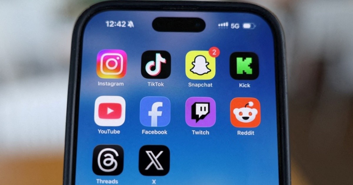 Francia se convirtió en el primer país de la Unión Europea en prohibir el uso de redes sociales para menores de 15 a�