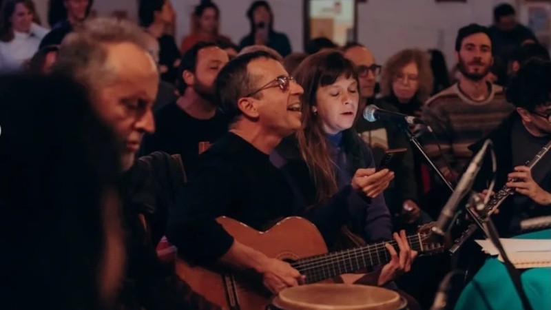 Compositor, arreglador, guitarrista y docente, desarrolló una trayectoria reconocida por la profundidad de sus canciones.