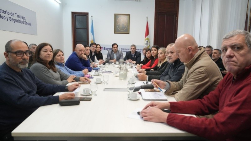 Los docentes este martes en la reunión paritaria.