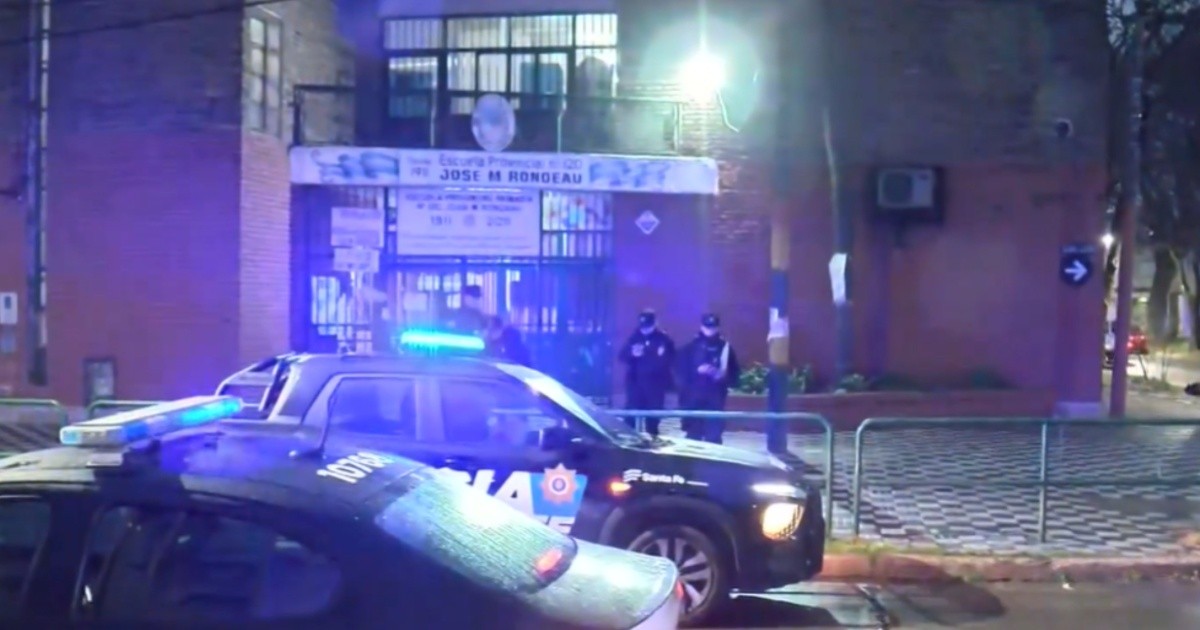 Demoraron a un alumno que llevó un revólver en la mochila a una escuela primaria de barrio Ludueña