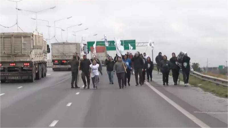 El corte sobre Circunvalación empezó cerca de las once de la mañana de este martes.