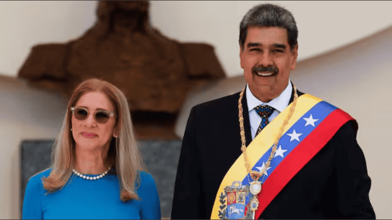 Maduro enfrenta cargos por conspiración para cometer narcoterrorismo e importación de cocaína, mientras que Cilia Flores está acusada por delitos vinculados con la importación de drogas y la posesión de armas.