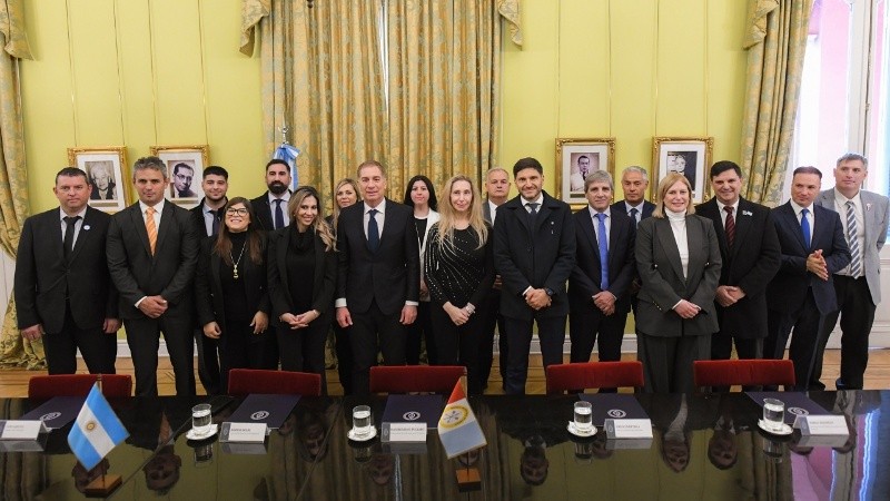 El Gobierno nacional y la provincia de Santa Fe firmaron un convenio para delegar la gestión integral de la Ruta Nacional A012.