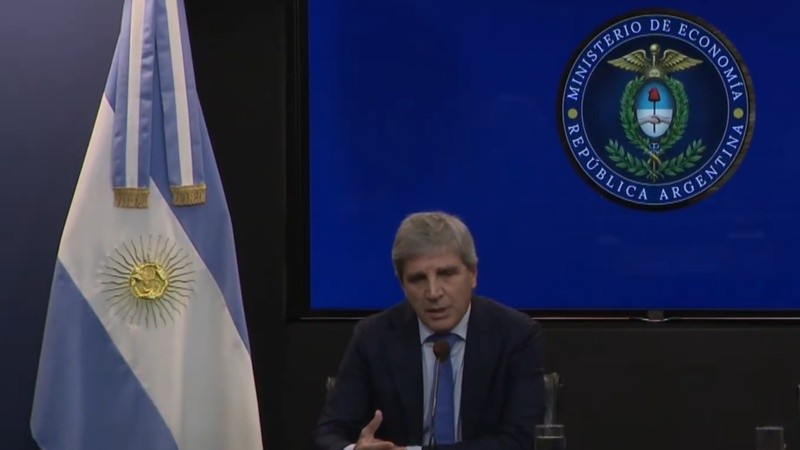 El ministro de Economía en conferencia de prensa.