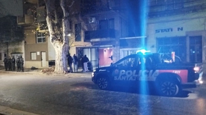 Policías que patrullaban la zona, encontraron el cuerpo en Gaboto al 1000 alrededor de las 3.45.